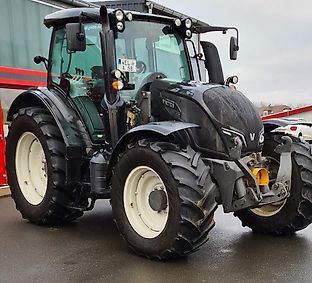 Valtra N 134 A mit Alö Frontlader Q56